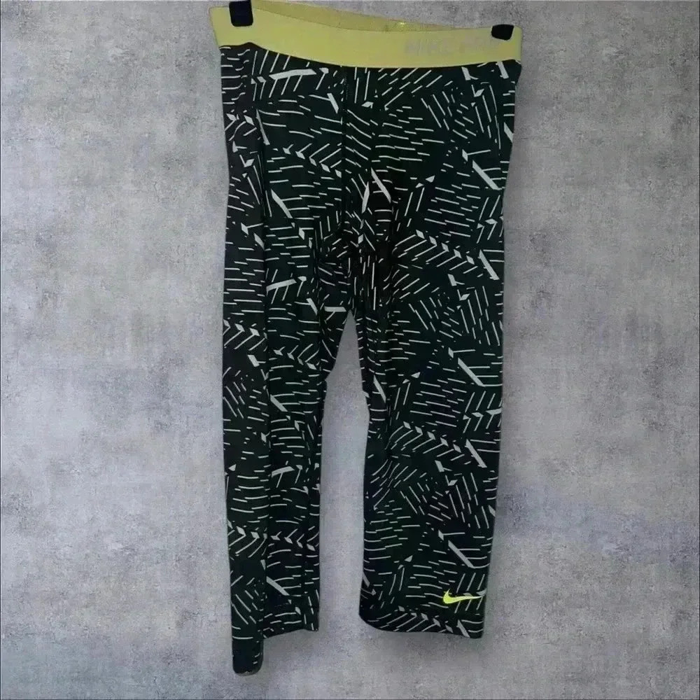 Nike‎ pro capris size large